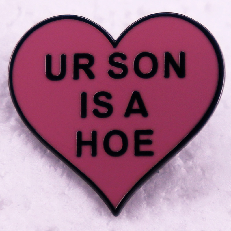 ur-son-is-a-hoe-เข็มกลัด-รูปหัวใจ-สีชมพู-เครื่องประดับ