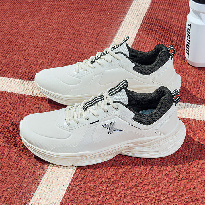 Xtep รองเท้าผ้าใบ รองเท้าวิ่ง คลาสสิก ระบายอากาศ ใส่สบาย แฟชั่นเรียบง่าย สําหรับผู้ชาย — รองเท้ากีฬา แบรนด์ Xtep ของแท้ 100% เช็คราคาจาก Shopee Lazada - รูปที่ 1
