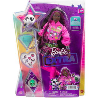 Barbie Extra Doll &amp; Accessories with Pink-Streaked Brunette Hair in Graphic Hoodie &amp; Plaid Skirt with Pet Panda HKP93 เสื้อฮู้ดดี้ และกระโปรง ลายสก๊อต สีชมพู สําหรับตุ๊กตาบาร์บี้ HKP93