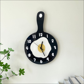 【จัดส่งที่รวดเร็ว】การ์ตูนสมัยใหม่สร้างสรรค์บุคลิกภาพนาฬิกาแขวนปิดเสียงสองมิติที่เรียบง่ายร้านอาหารนาฬิกาอนุบาลนาฬิกา