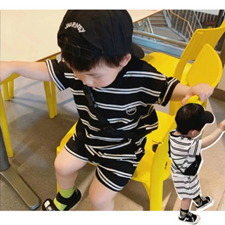 ฤดูร้อนรุ่นใหม่ ชุดเด็กแขนสั้นสไตล์เกาหลี เสื้อผ้าฤดูร้อนสำหรับเด็กลำลองลายทางกีฬาสไตล์ตะวันตก AX2277