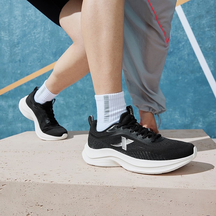 【xtep】Easy run | รองเท้าวิ่งลําลอง ดูดซับแรงกระแทก น้ําหนักเบา ทนทาน สําหรับผู้หญิง — รองเท้ากีฬา แบรนด์ Xtep ของแท้ 100% เช็คราคาจาก Shopee Lazada thumbnail 3
