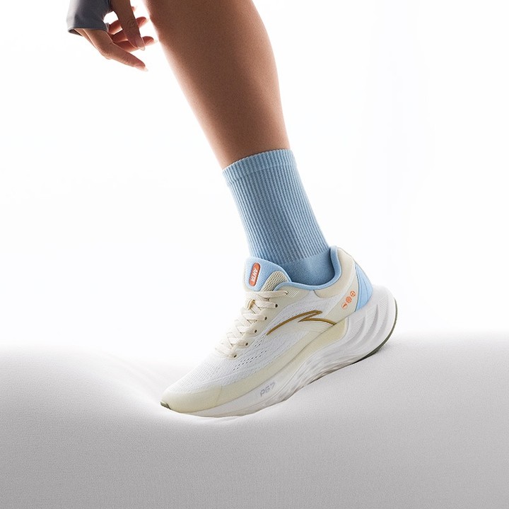 ANTA Women PG 7 TRAVEL 2E Widefoot รองเท้าวิ่งผู้ชาย แผ่นรองรับแรงกระแทก สวมใส่สบาย 122435546 — รองเท้ากีฬา แบรนด์ Anta ของแท้ 100% เช็คราคาจาก Shopee Lazada thumbnail 7