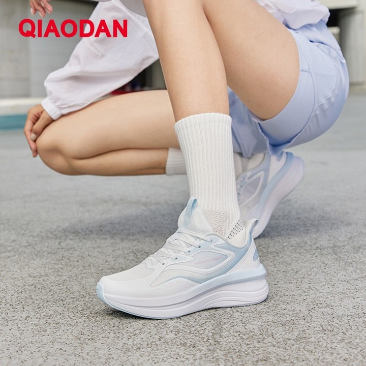 Qiaodan รองเท้าวิ่งผู้หญิงน้ําหนักเบาตาข่ายระบายอากาศหนา Shock Absorption XM16240207 — รองเท้ากีฬา แบรนด์ Qiaodan ของแท้ 100% เช็คราคาจาก Shopee Lazada thumbnail 5