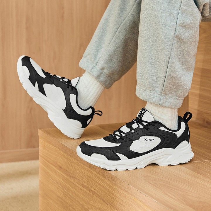 Xtep Rain รองเท้าวิ่งกลางแจ้งฤดูใบไม้ร่วงฤดูหนาวหนังกันน้ํากีฬารองเท้า Shock Absorbing Rebound สําหรับผู้ชายผู้หญิง — รองเท้ากีฬา แบรนด์ Xtep ของแท้ 100% เช็คราคาจาก Shopee Lazada thumbnail 8
