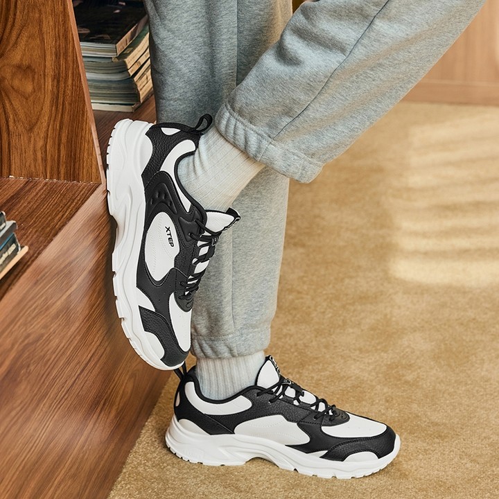 Xtep Rain รองเท้าวิ่งกลางแจ้งฤดูใบไม้ร่วงฤดูหนาวหนังกันน้ํากีฬารองเท้า Shock Absorbing Rebound สําหรับผู้ชายผู้หญิง — รองเท้ากีฬา แบรนด์ Xtep ของแท้ 100% เช็คราคาจาก Shopee Lazada thumbnail 6