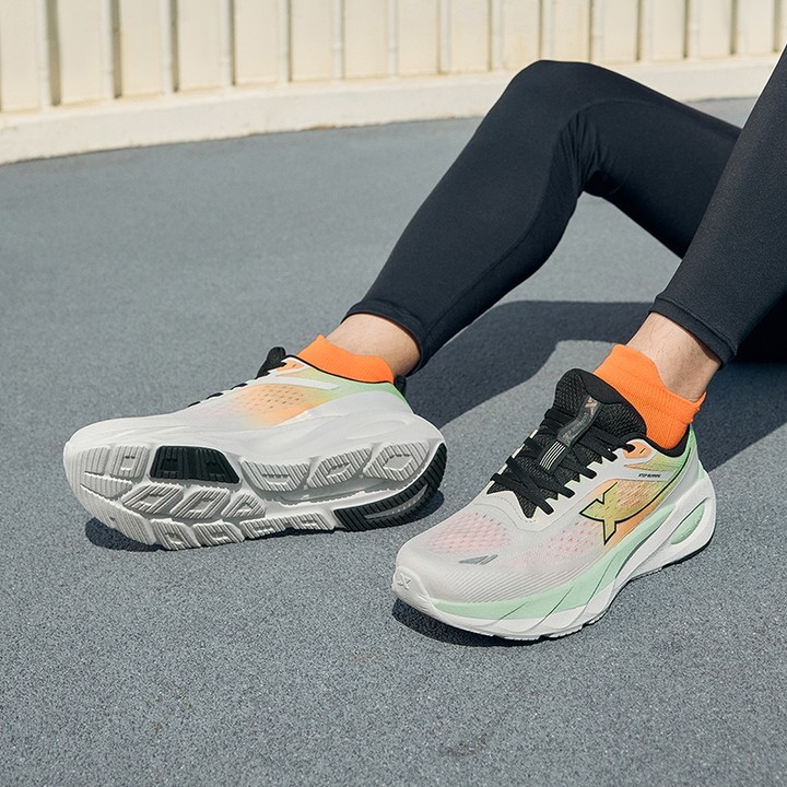 Xtep Lingbu 2.0 รองเท้าวิ่งผู้ชาย Rebound Cushioning Stability Training Racing Widefoot Shock Absorption รองเท้าผ้าใบนุ่มสวมใส่รองเท้าผ้าใบ — รองเท้ากีฬา แบรนด์ Xtep ของแท้ 100% เช็คราคาจาก Shopee Lazada thumbnail 3