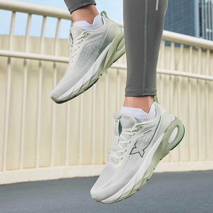 Xtep Lingbu 2.0 รองเท้าวิ่งผู้ชาย Rebound Cushioning Stability Training Racing Widefoot Shock Absorption รองเท้าผ้าใบนุ่มสวมใส่รองเท้าผ้าใบ — รองเท้ากีฬา แบรนด์ Xtep ของแท้ 100% เช็คราคาจาก Shopee Lazada thumbnail 7
