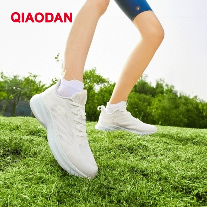 Qiaodan Light LITE รองเท้าวิ่งผู้หญิงใหม่ตาข่ายระบายอากาศน้ําหนักเบาสบายๆสบาย XM26240221 — รองเท้ากีฬา แบรนด์ Qiaodan ของแท้ 100% เช็คราคาจาก Shopee Lazada thumbnail 4