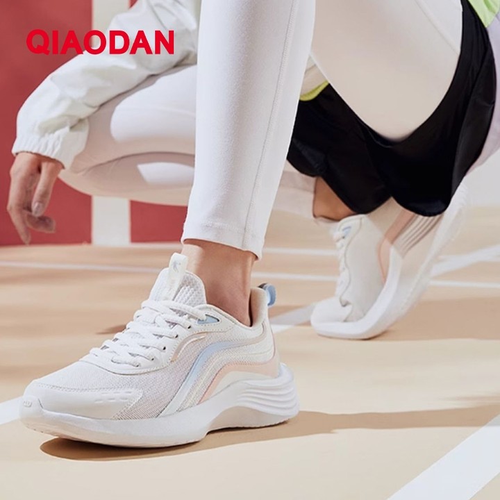 Qiaodan ผู้หญิงกีฬารองเท้ากันน้ําน้ําหนักเบา Shock-Absorbing พื้นผิวหนัง XM46210219W — รองเท้ากีฬา แบรนด์ Qiaodan ของแท้ 100% เช็คราคาจาก Shopee Lazada thumbnail 5