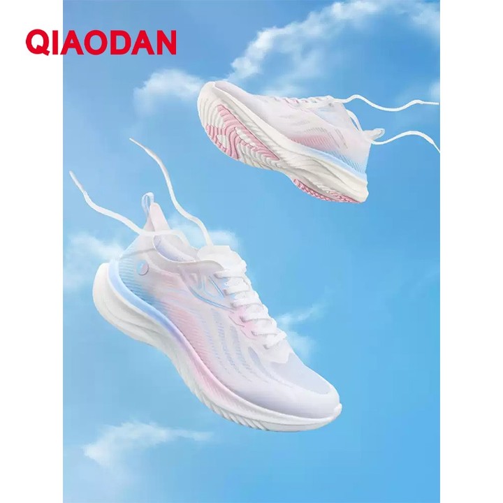 Qiaodan Light 4 Plus รองเท้าวิ่งผู้หญิง Breathable Shock-Absorbing ตาข่าย XM26240206 — รองเท้ากีฬา แบรนด์ Qiaodan ของแท้ 100% เช็คราคาจาก Shopee Lazada thumbnail 2