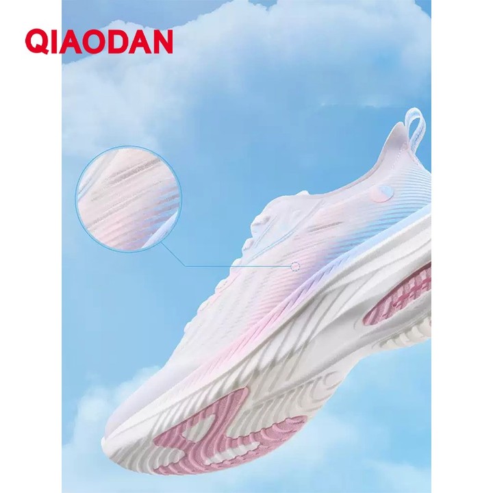 Qiaodan Light 4 Plus รองเท้าวิ่งผู้หญิง Breathable Shock-Absorbing ตาข่าย XM26240206 — รองเท้ากีฬา แบรนด์ Qiaodan ของแท้ 100% เช็คราคาจาก Shopee Lazada thumbnail 3