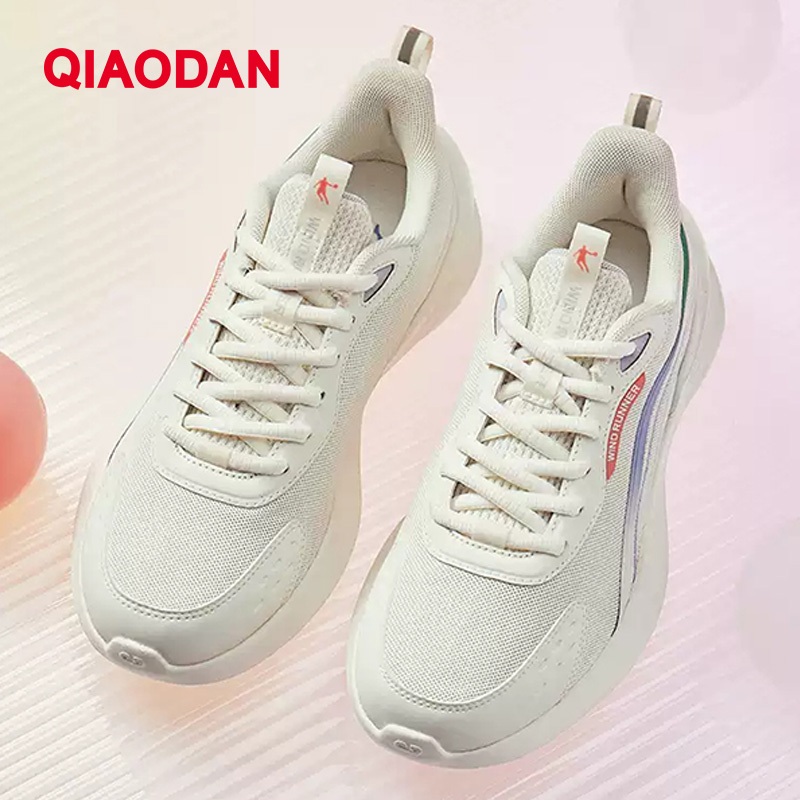 Qiaodan รองเท้าวิ่งผู้หญิงกันน้ําน้ําหนักเบา Soft Sole Shock Absorption สบาย XM46210219 — รองเท้ากีฬา แบรนด์ Qiaodan ของแท้ 100% เช็คราคาจาก Shopee Lazada thumbnail 4