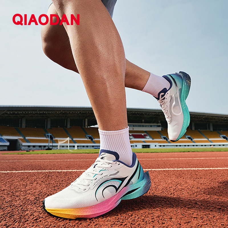 Qiaodan SOAR 2.0 PRO รองเท้าวิ่งผู้ชาย Racing แผ่นคาร์บอนการฝึกอบรม Track Field กีฬา QDB023252294ทีที — รองเท้ากีฬา แบรนด์ Qiaodan ของแท้ 100% เช็คราคาจาก Shopee Lazada thumbnail 8