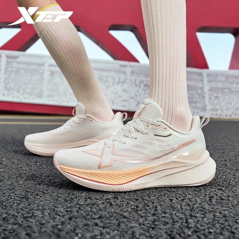 XTEP 2000KM 3.0 รองเท้าวิ่งสำหรับผู้หญิง เหมาะสำหรับการทดสอบสมรรถภาพทางกายกลางแจ้งระดับมืออาชีพ — รองเท้ากีฬา แบรนด์ Xtep ของแท้ 100% เช็คราคาจาก Shopee Lazada thumbnail 5