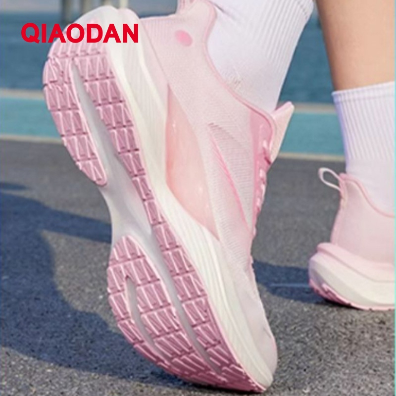 Qiaodan Feiying TEAM3.0 รองเท้าวิ่งผู้หญิงดูดซับแรงกระแทกระบายอากาศน้ําหนักเบา QXB022252226 — รองเท้ากีฬา แบรนด์ Qiaodan ของแท้ 100% เช็คราคาจาก Shopee Lazada thumbnail 7