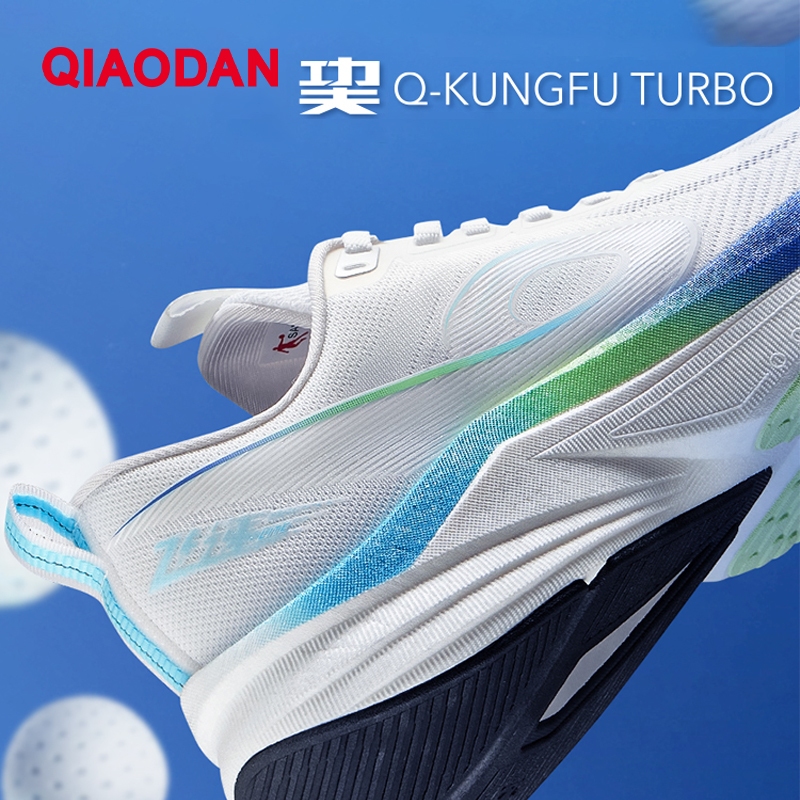 Qiaodan Speed 3.0 LITE รองเท้าวิ่งผู้ชายดูดซับแรงกระแทกน้ําหนักเบาระบายอากาศได้ QXB023251202 — รองเท้ากีฬา แบรนด์ Qiaodan ของแท้ 100% เช็คราคาจาก Shopee Lazada thumbnail 4