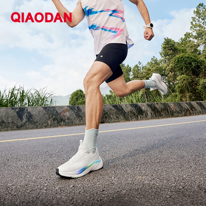 Qiaodan Speed 3.0 LITE รองเท้าวิ่งผู้ชายดูดซับแรงกระแทกน้ําหนักเบาระบายอากาศได้ QXB023251202 — รองเท้ากีฬา แบรนด์ Qiaodan ของแท้ 100% เช็คราคาจาก Shopee Lazada thumbnail 7