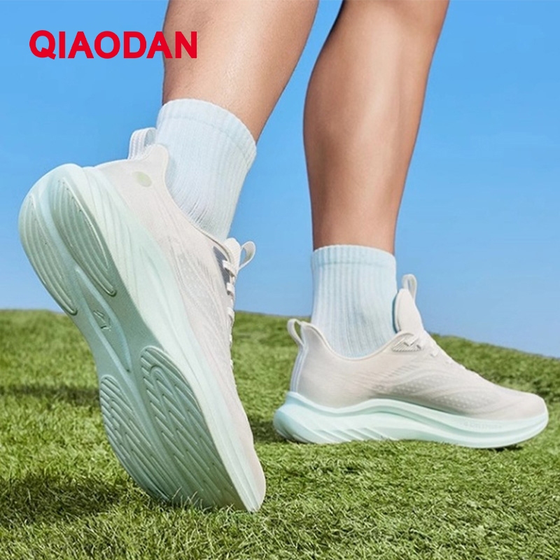Qiaodan Light 5.0 LITE รองเท้าวิ่งผู้ชาย One-piece Molding น้ําหนักเบาดูดซับแรงกระแทก QXB023252210 — รองเท้ากีฬา แบรนด์ Qiaodan ของแท้ 100% เช็คราคาจาก Shopee Lazada thumbnail 8