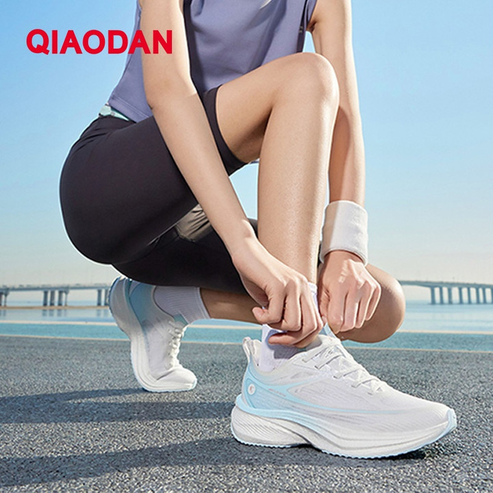 Qiaodan Light 5.0 PLUS รองเท้าวิ่งผู้หญิง Breathable Shock Absorption ลื่น Rebound QXB022252206 — รองเท้ากีฬา แบรนด์ Qiaodan ของแท้ 100% เช็คราคาจาก Shopee Lazada thumbnail 5