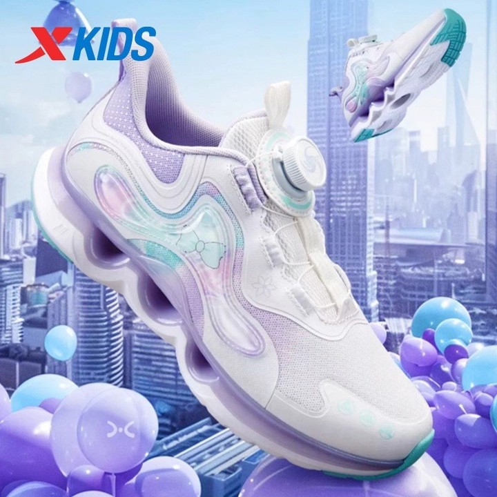 XTEP Kids รองเท้าวิ่งสำหรับเด็กหญิง เทคโนโลยีซัพพอร์ตและเบาะรองส้นเท้าทนทาน เหมาะสำหรับการวิ่งและการเล่น — รองเท้ากีฬา แบรนด์ Xtep ของแท้ 100% เช็คราคาจาก Shopee Lazada thumbnail 4