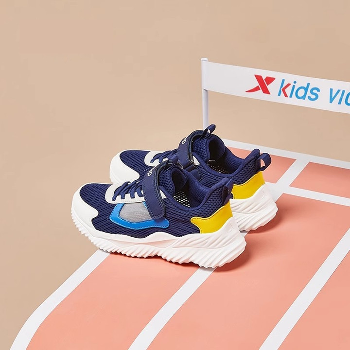 【xtep】KIDS Series | Big Kid เด็กฤดูร้อนใหม่ตาข่ายระบายอากาศรองเท้าวิ่ง — รองเท้ากีฬา แบรนด์ Xtep ของแท้ 100% เช็คราคาจาก Shopee Lazada thumbnail 2