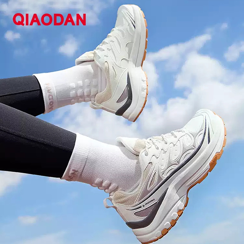 Qiaodan Lvcheng รองเท้าวิ่งผู้หญิงหนา Shock Absorption หนังกันน้ํา Retro QXB022244240ร — รองเท้ากีฬา แบรนด์ Qiaodan ของแท้ 100% เช็คราคาจาก Shopee Lazada thumbnail 6