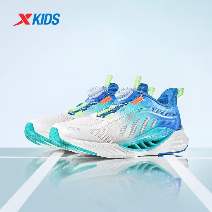 Xtep Children X-FLOW 8.0 รองเท้าวิ่งตาข่ายระบายอากาศน้ำหนักเบา กันลื่น รองรับเด็กชาย ทนต่อการสึกหรอ — รองเท้ากีฬา แบรนด์ Xtep ของแท้ 100% เช็คราคาจาก Shopee Lazada thumbnail 2