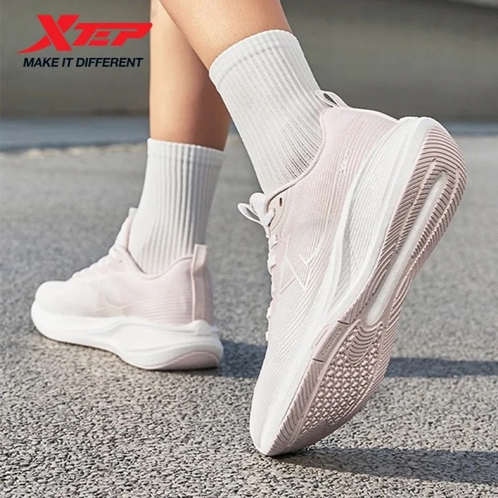 XTEP Kunpeng ผู้หญิงรองเท้าวิ่ง Rebound สนับสนุน Professional Cushioning Shock Absorption รองเท้าผ้าใบรองเท้า — รองเท้ากีฬา แบรนด์ Xtep ของแท้ 100% เช็คราคาจาก Shopee Lazada thumbnail 2