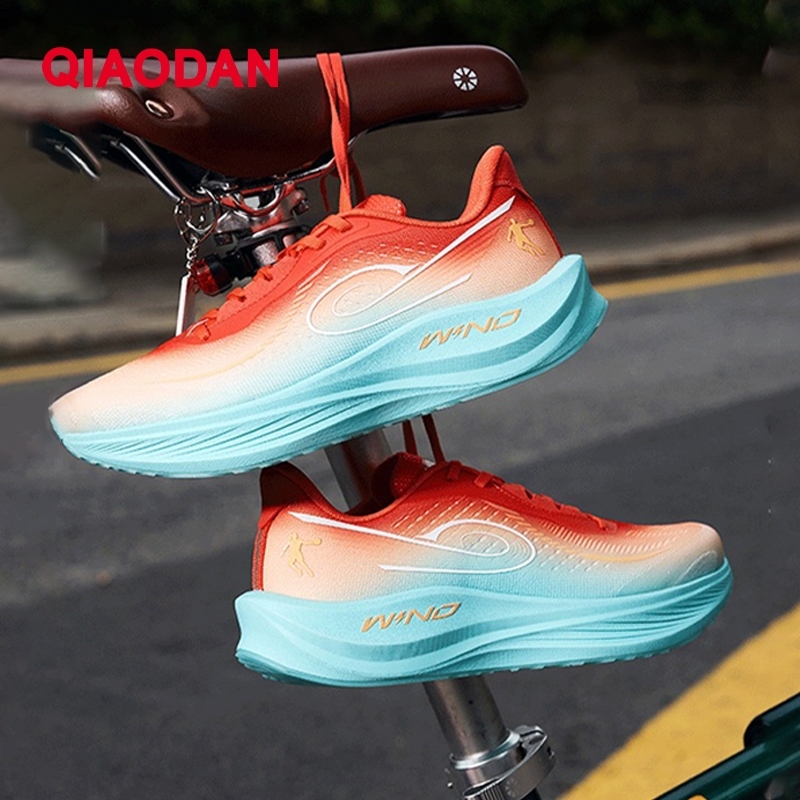 Qiaodan WIND 3TR รองเท้าวิ่งผู้ชาย ซ้อมวิ่งประจำวัน นุ่มเด้ง ซัพพอร์ตดี มั่นคง เบา 228g QDB023252297 — รองเท้ากีฬา แบรนด์ Qiaodan ของแท้ 100% เช็คราคาจาก Shopee Lazada thumbnail 5