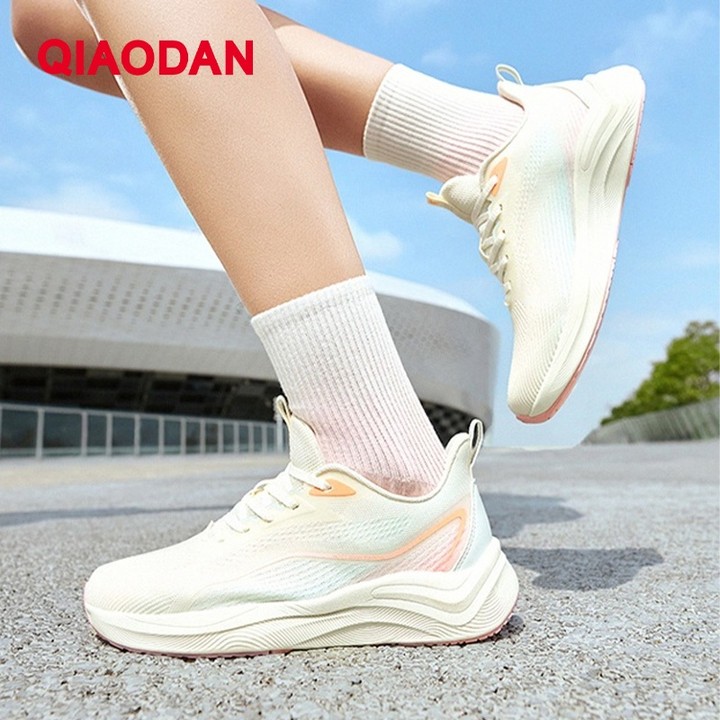 Qiaodan Fast 2.0 รองเท้าวิ่งผู้หญิง Breathable Shock-Absorbing น้ําหนักเบา Soft-Soled QXB022252220ร — รองเท้ากีฬา แบรนด์ Qiaodan ของแท้ 100% เช็คราคาจาก Shopee Lazada thumbnail 7
