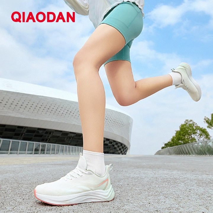 Qiaodan Fast 2.0 รองเท้าวิ่งผู้หญิง Breathable Shock-Absorbing น้ําหนักเบา Soft-Soled QXB022252220ร — รองเท้ากีฬา แบรนด์ Qiaodan ของแท้ 100% เช็คราคาจาก Shopee Lazada thumbnail 6