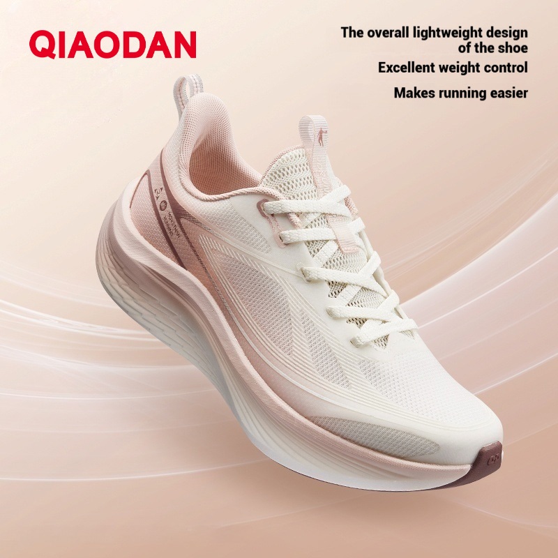 Qiaodan Light 5.0 รองเท้าวิ่งผู้หญิง Breathable น้ําหนักเบาตาข่าย Shock Absorbing Soft QXB022253204 — รองเท้ากีฬา แบรนด์ Qiaodan ของแท้ 100% เช็คราคาจาก Shopee Lazada thumbnail 4