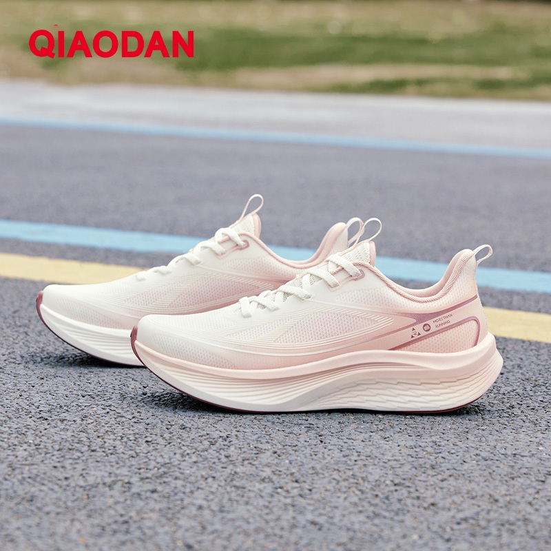 Qiaodan Light 5.0 รองเท้าวิ่งผู้หญิง Breathable น้ําหนักเบาตาข่าย Shock Absorbing Soft QXB022253204 — รองเท้ากีฬา แบรนด์ Qiaodan ของแท้ 100% เช็คราคาจาก Shopee Lazada thumbnail 5
