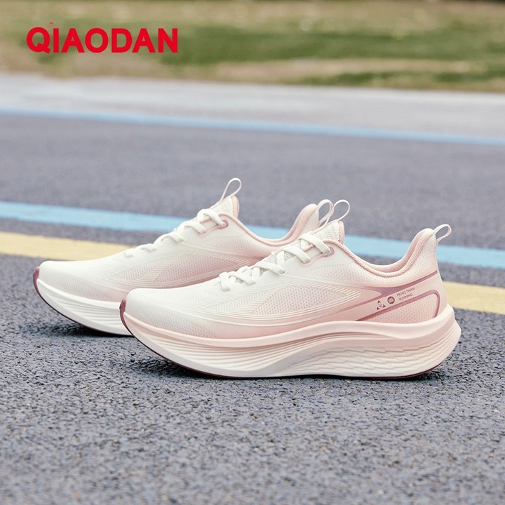 Qiaodan Light 5.0 รองเท้าวิ่งผู้หญิง Breathable น้ําหนักเบาตาข่าย Shock Absorbing Soft QXB022253204 — รองเท้ากีฬา แบรนด์ Qiaodan ของแท้ 100% เช็คราคาจาก Shopee Lazada thumbnail 5