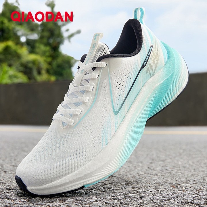 Qiaodan Speed 3.0 LITE รองเท้าวิ่งผู้ชายตาข่ายระบายอากาศดูดซับแรงกระแทกสบาย QXB023251203 — รองเท้ากีฬา แบรนด์ Qiaodan ของแท้ 100% เช็คราคาจาก Shopee Lazada - รูปที่ 1