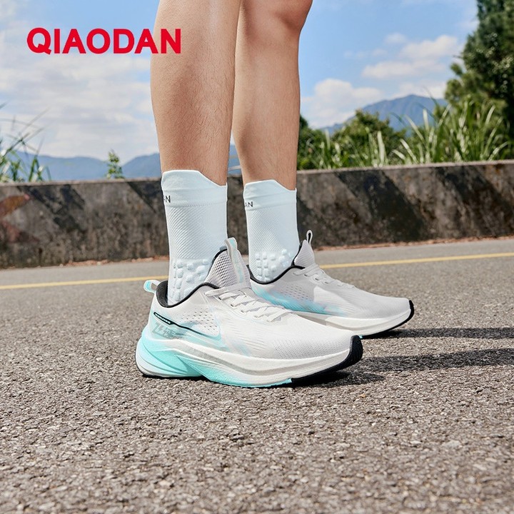 Qiaodan Speed 3.0 LITE รองเท้าวิ่งผู้ชายตาข่ายระบายอากาศดูดซับแรงกระแทกสบาย QXB023251203 — รองเท้ากีฬา แบรนด์ Qiaodan ของแท้ 100% เช็คราคาจาก Shopee Lazada thumbnail 5