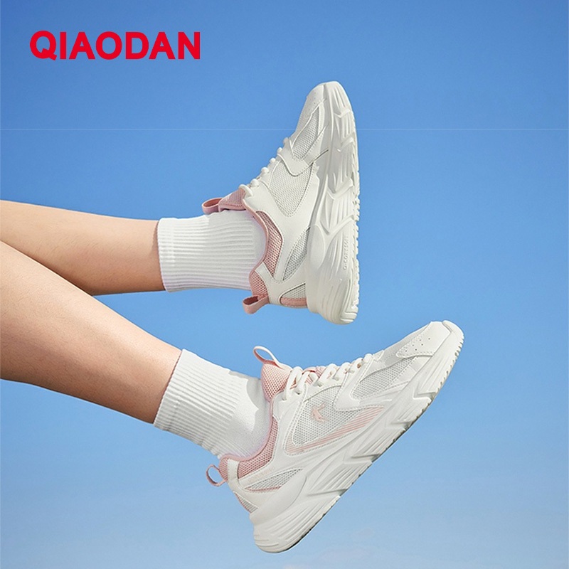 รองเท้าวิ่ง Qiaodan สำหรับผู้หญิง แบบเบาและระบายอากาศดี เทคโนโลยีShock-Absorbing Rebound รุ่น QXB022252203 — รองเท้ากีฬา แบรนด์ Qiaodan ของแท้ 100% เช็คราคาจาก Shopee Lazada thumbnail 7