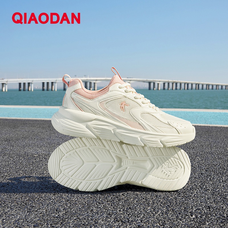รองเท้าวิ่ง Qiaodan สำหรับผู้หญิง แบบเบาและระบายอากาศดี เทคโนโลยีShock-Absorbing Rebound รุ่น QXB022252203 — รองเท้ากีฬา แบรนด์ Qiaodan ของแท้ 100% เช็คราคาจาก Shopee Lazada thumbnail 2