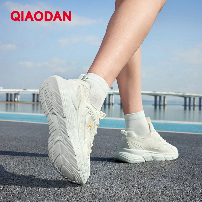 รองเท้าวิ่ง Qiaodan สำหรับผู้หญิง แบบเบาและระบายอากาศดี เทคโนโลยีShock-Absorbing Rebound รุ่น QXB022252203 — รองเท้ากีฬา แบรนด์ Qiaodan ของแท้ 100% เช็คราคาจาก Shopee Lazada thumbnail 4