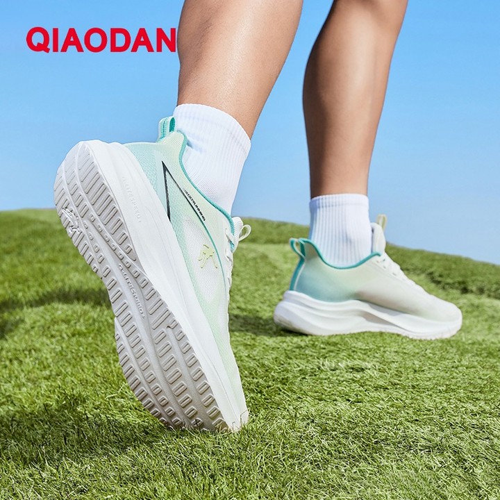 Qiaodan QF 3.0 รองเท้าวิ่งผู้ชายตาข่ายระบายอากาศน้ําหนักเบา Shock-Absorbing Soft-Soled QXB023252214 — รองเท้ากีฬา แบรนด์ Qiaodan ของแท้ 100% เช็คราคาจาก Shopee Lazada thumbnail 3
