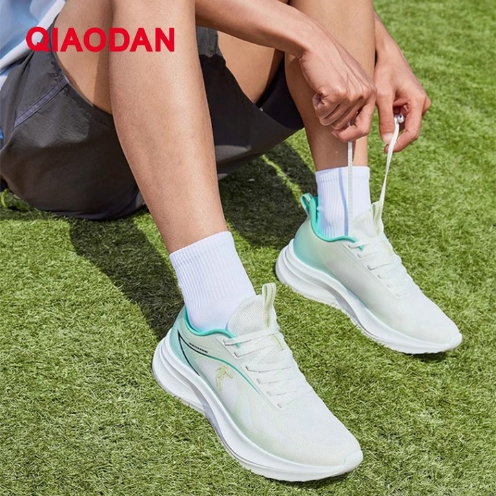 Qiaodan QF 3.0 รองเท้าวิ่งผู้ชายตาข่ายระบายอากาศน้ําหนักเบา Shock-Absorbing Soft-Soled QXB023252214 — รองเท้ากีฬา แบรนด์ Qiaodan ของแท้ 100% เช็คราคาจาก Shopee Lazada thumbnail 7
