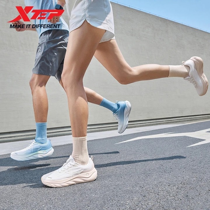 XTEP Yunyi 3 รองเท้าวิ่งผู้ชาย สำหรับผู้หญิง รุ่นฤดูร้อน ผ้าแมสชีนระบายอากาศ เหมาะสำหรับการวิ่งกลางแจ้ง น้ำหนักเบา กันกระแทก — รองเท้ากีฬา แบรนด์ Xtep ของแท้ 100% เช็คราคาจาก Shopee Lazada thumbnail 2