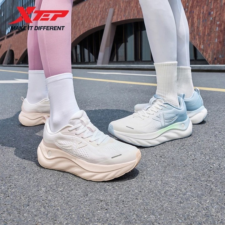 XTEP Yunyi 3 รองเท้าวิ่งผู้ชาย สำหรับผู้หญิง รุ่นฤดูร้อน ผ้าแมสชีนระบายอากาศ เหมาะสำหรับการวิ่งกลางแจ้ง น้ำหนักเบา กันกระแทก — รองเท้ากีฬา แบรนด์ Xtep ของแท้ 100% เช็คราคาจาก Shopee Lazada thumbnail 3