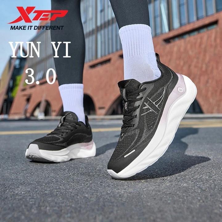 XTEP Yunyi 3 รองเท้าวิ่งผู้ชาย สำหรับผู้หญิง รุ่นฤดูร้อน ผ้าแมสชีนระบายอากาศ เหมาะสำหรับการวิ่งกลางแจ้ง น้ำหนักเบา กันกระแทก — รองเท้ากีฬา แบรนด์ Xtep ของแท้ 100% เช็คราคาจาก Shopee Lazada - รูปที่ 1