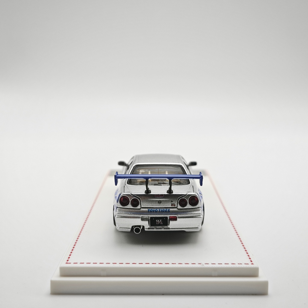 Voiture Miniature Skyline GT-R R34 FNF C-West - 1:64 - Édition Limitée Bleu Argenté - Focal Horizon FH