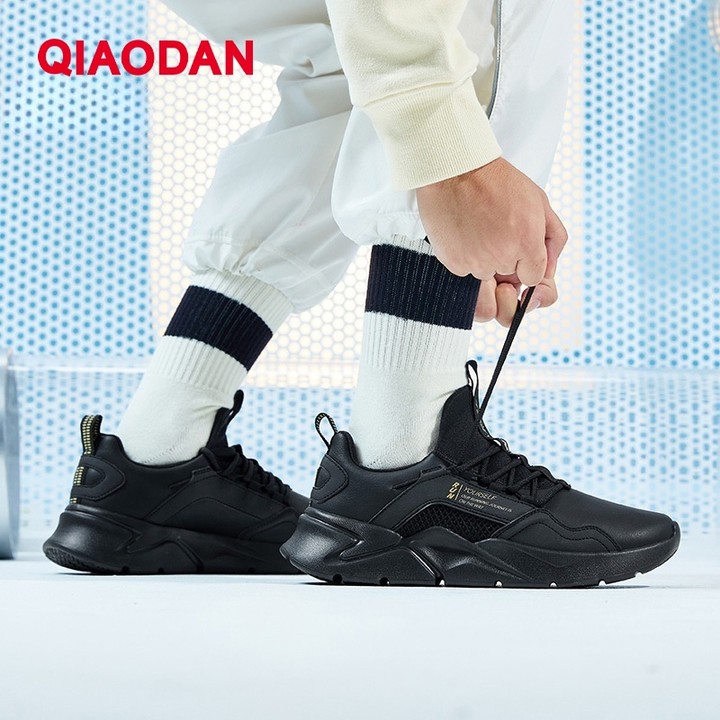 Qiaodan รองเท้าวิ่งผู้ชาย น้ำหนักเบาทึมน้ำได้ สวมใส่ง่ายและให้ความสะดวกสบาย Slip-On — รองเท้ากีฬา แบรนด์ Qiaodan ของแท้ 100% เช็คราคาจาก Shopee Lazada - รูปที่ 1