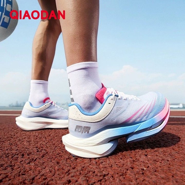 Qiaodan TG Plaid ลายสก๊อตผู้ชายรองเท้าวิ่ง Marathon Racing แผ่นคาร์บอนเบาะหนา QDB023253295 — รองเท้ากีฬา แบรนด์ Qiaodan ของแท้ 100% เช็คราคาจาก Shopee Lazada thumbnail 3