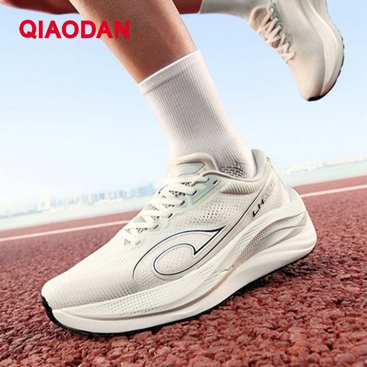 Qiaodan LH MAX รองเท้าวิ่งผู้ชาย พื้นหนา น้ำหนักเบา ใส่สบาย รองรับแรงกระแทก เด้งคืนดี QXB023254214R — รองเท้ากีฬา แบรนด์ Qiaodan ของแท้ 100% เช็คราคาจาก Shopee Lazada thumbnail 7
