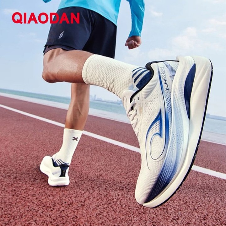 Qiaodan LH MAX รองเท้าวิ่งผู้ชาย พื้นหนา น้ำหนักเบา ใส่สบาย รองรับแรงกระแทก เด้งคืนดี QXB023254214R — รองเท้ากีฬา แบรนด์ Qiaodan ของแท้ 100% เช็คราคาจาก Shopee Lazada thumbnail 5